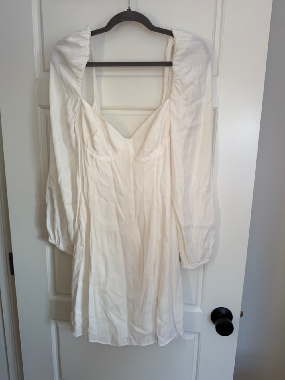 Wilfred White Novella Dress - Sweetheart Neck Mini Dress - Picture 2 of 4